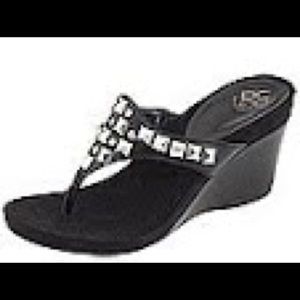 9.5M BCBGeneration Arizona thong sandal